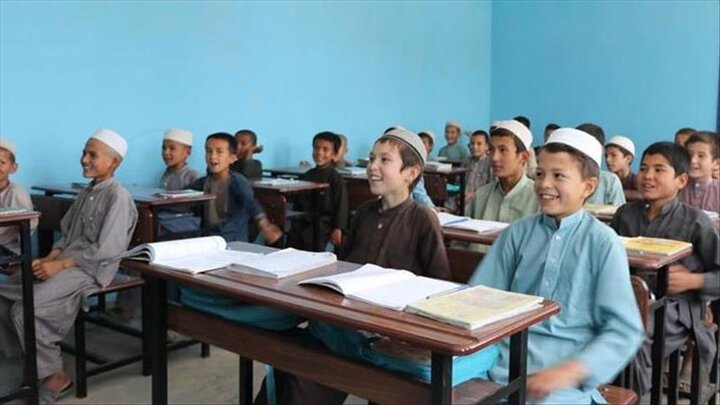 مردم استان دایکندی بیش از ۲۶ میلیون افغانی به بخش آموزش کمک کردند