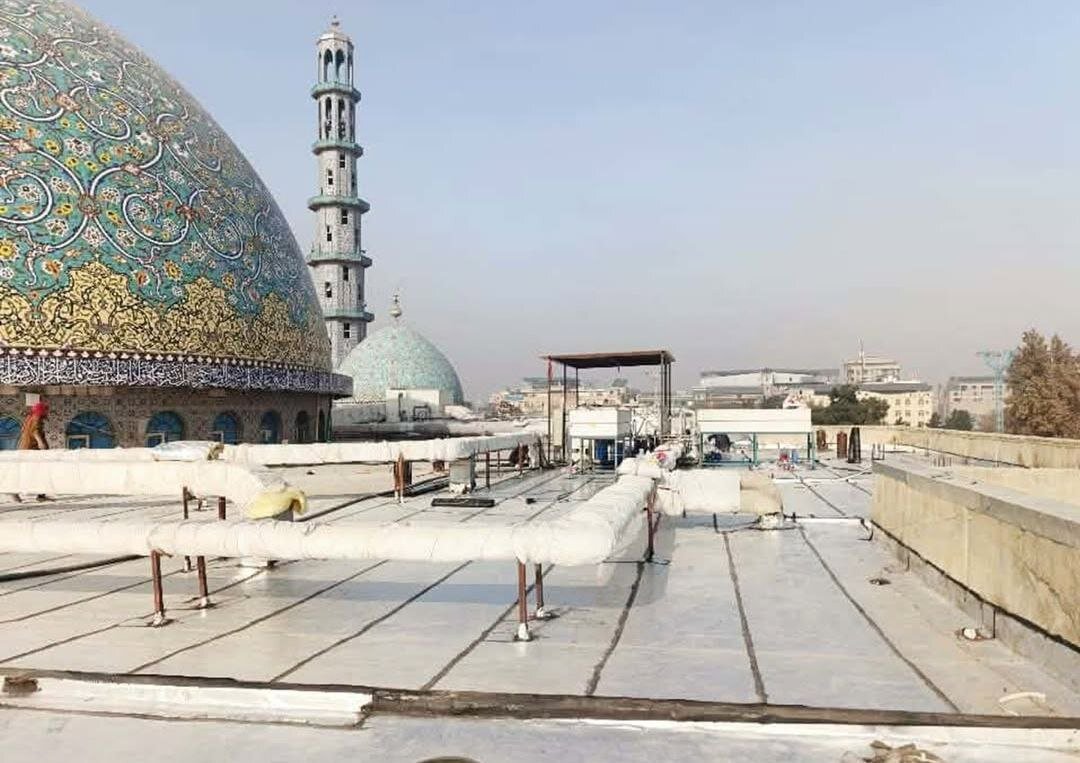 مشارکت تاجر افغانستانی در بازسازی مسجد روضه شریف پس از زلزله