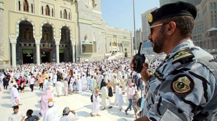 فردی در مسجد الحرام خودش را از طبقات فوقانی به زمین پرتاب کرد