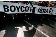 Pro-Palestinian Activists Stage Boycott Protests in UK Shopping Centers