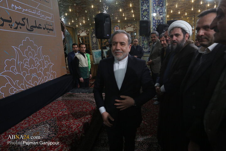 حضور سید عباس عراقچی، وزیر امور خارجه در مراسم بزرگداشت استاد سید علی‌ اکبر پرورش در حسینیه بنی‌فاطمه(س) اصفهان 