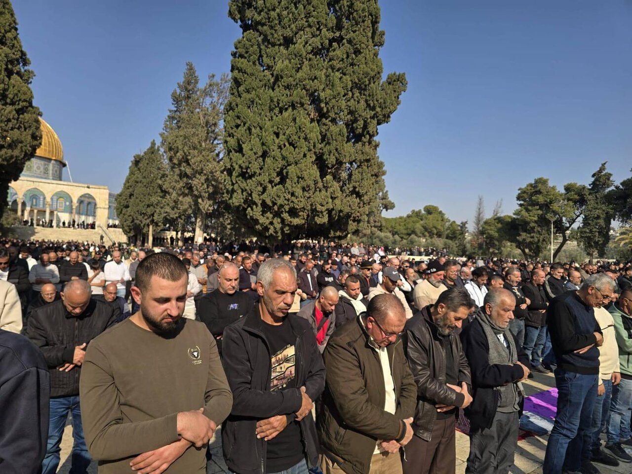 60,000 Palestinians perform Friday, absentee prayers for Gaza, West Bank martyrs at Aqsa Mosque