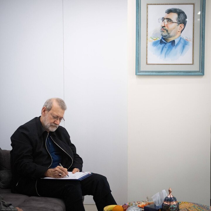 Photos: Larijani meets families of martyred IRGC Aerospace Commanders
