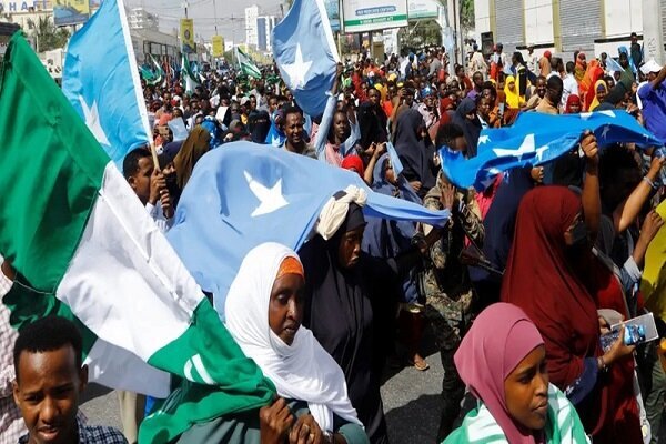 Grandi proteste a Mogadiscio contro l'azione del regime sionista
