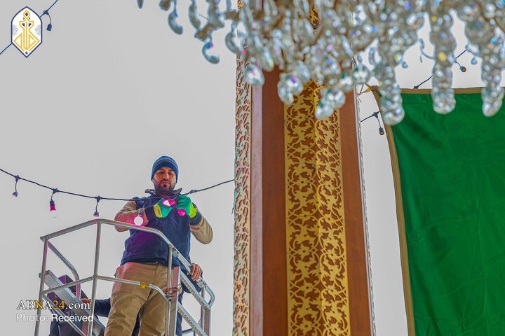چراغانی و آذین‌بندی حرم مطهر کاظمین در آستانه میلاد فرخنده امام جواد(ع) و امام علی(ع)