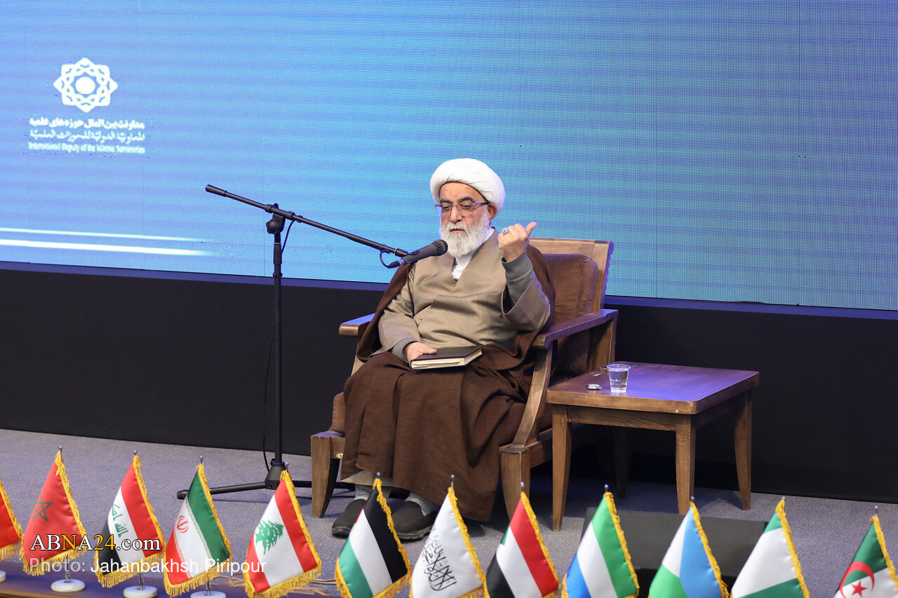 خدمت به آرمان‌های عاشورا ضامن بقای اسلام است / در مسیر خدمت، مجاهدانه عمل کنیم