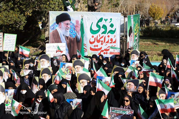 مراسم بزرگداشت یوم‌الله ۹ دی با محوریت «بصیرت‌افزایی» و «پاسداری از ارزش‌های انقلاب» سه‌شنبه با حضور گسترده مردم انقلابی و مسئولان در میدان انقلاب اصفهان برگزار شد.