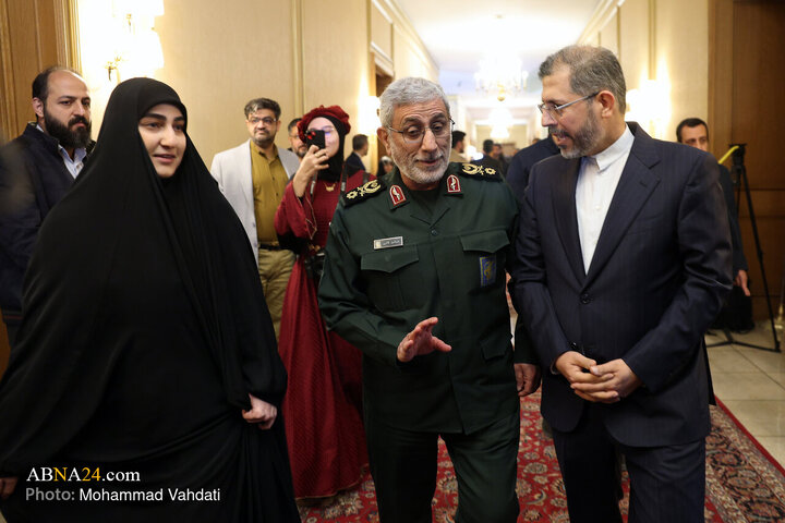سردار اسماعیل قاآنی، فرمانده نیروی قدس سپاه پاسداران و زینب سلیمانی در کنفرانس دیپلماسی و مقاومت در مکتب حاج قاسم