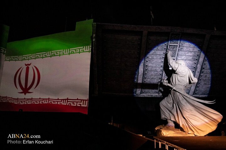 رونمایی از نماد «فاتح خیبر» در میدان امام خمینی (ره) تهران