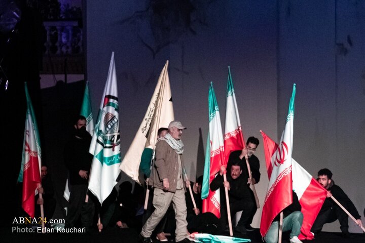 رونمایی از نماد «فاتح خیبر» در میدان امام خمینی (ره) تهران