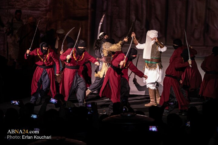 رونمایی از نماد «فاتح خیبر» در میدان امام خمینی (ره) تهران