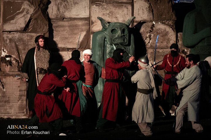 رونمایی از نماد «فاتح خیبر» در میدان امام خمینی (ره) تهران