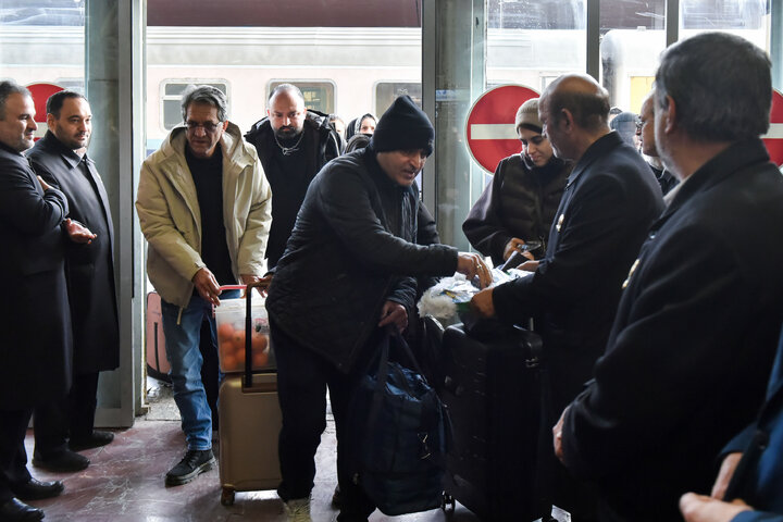 Photos: Welcoming Ceremony for Pilgrims of the Imam Reza Shrine at Mashhad Railway Station