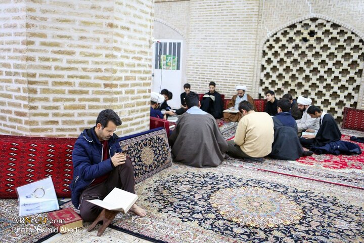 آیین معنوی اعتکاف در مسجد جامع قم