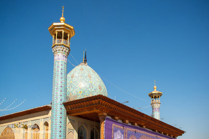 آیین سیاه‌پوشان و تعویض پرچم گنبد حرم حضرت شاهچراغ‌(ع)