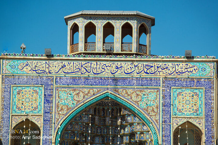 آیین سیاه‌پوشان و تعویض پرچم گنبد حرم حضرت شاهچراغ‌(ع)