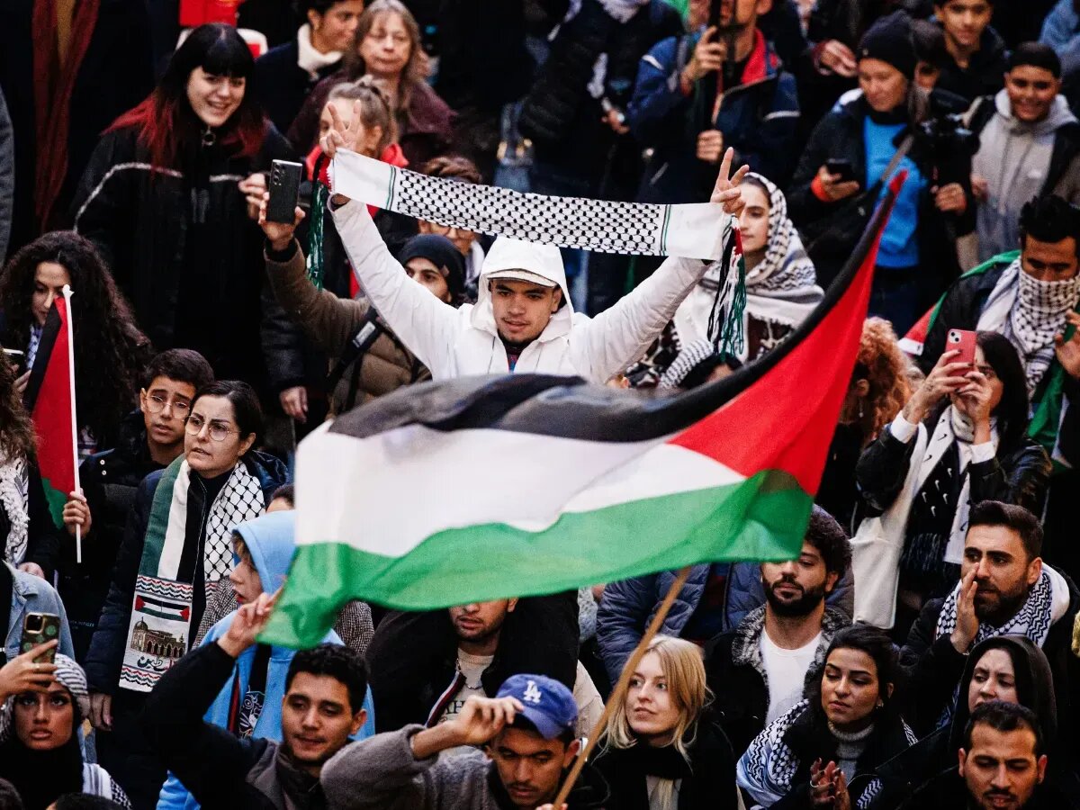 Public campaign calls for halting an American artistic performance supportive of Israel