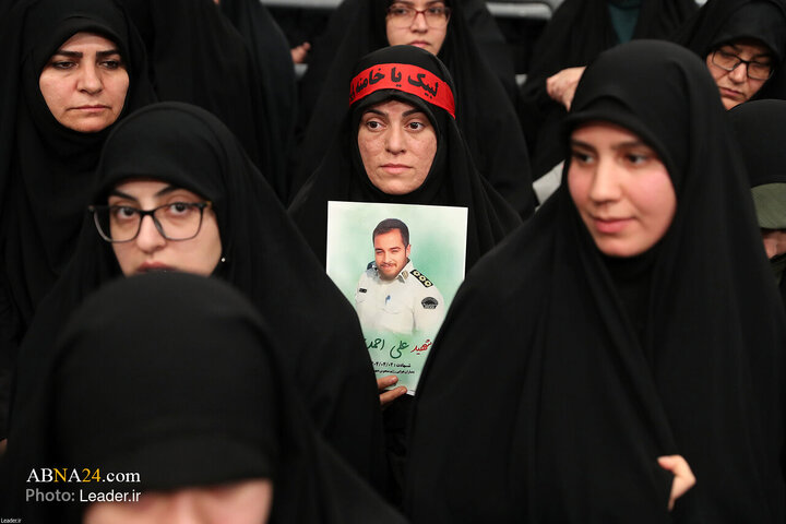 Photos: Imam Khamenei meets with people of Qom