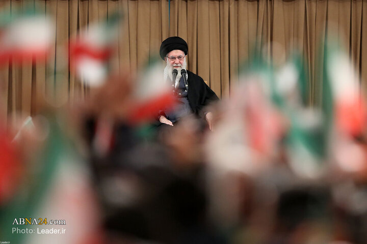 Photos: Imam Khamenei meets with people of Qom
