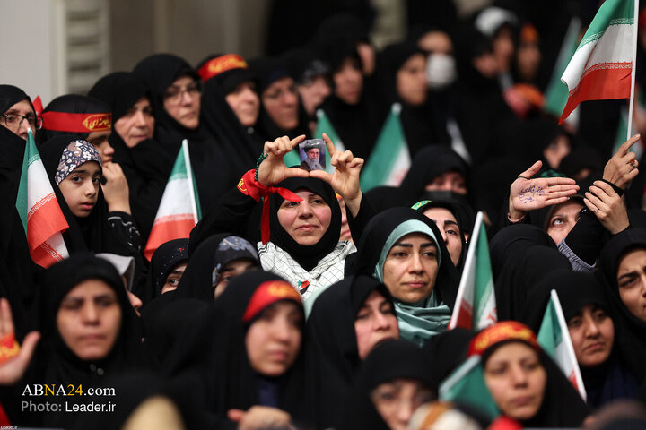 Photos: Imam Khamenei meets with people of Qom