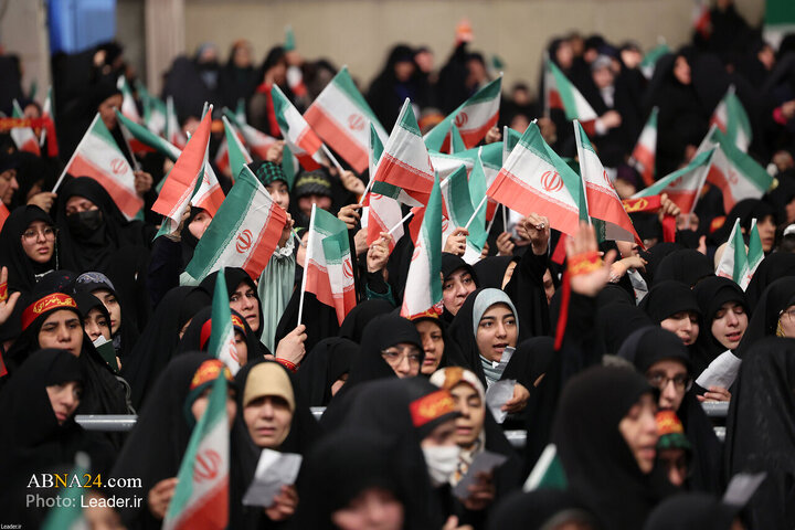 Photos: Imam Khamenei meets with people of Qom
