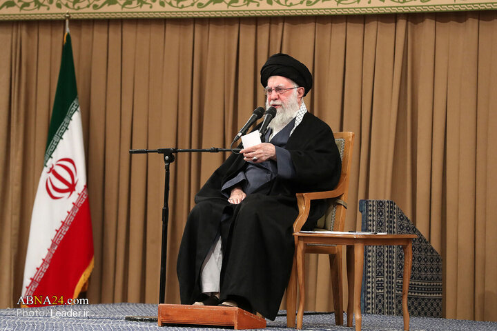 Photos: Imam Khamenei meets with people of Qom