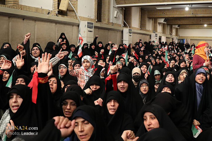 Photos: Imam Khamenei meets with people of Qom