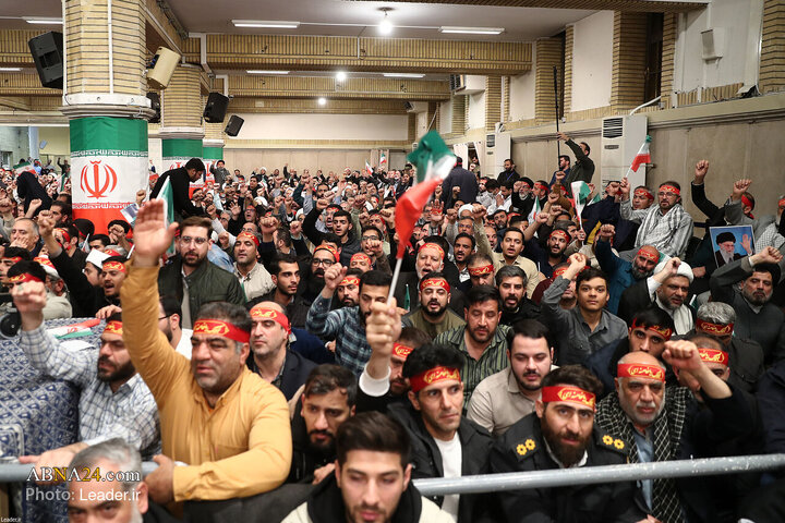 Photos: Imam Khamenei meets with people of Qom