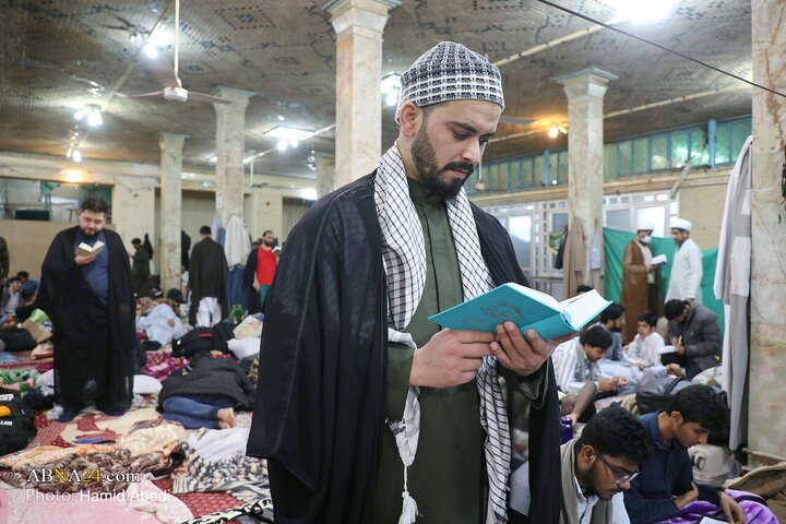 تعدادی از طلاب غیرایرانی جامعه المصطفی العالمیه و همچنین اتباع خارجی مقیم قم در مسجد امام حسن عسکری‌(ع) قم در مراسم معنوی اعتکاف شرکت کردند.