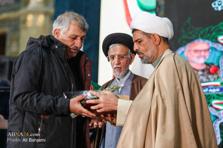 همزمان با فرارسیدن سیزدهم ماه رجب، سالروز ولادت باسعادت مولی‌الموحدین حضرت علی‌(ع)، آئین ملی و سراسری «شکوه ایمان» با محوریت تجلیل از مقام والای پدران معظم شهدا، شنبه (۱۳ دی‌ ۱۴۰۴) در مسجد امام حسن عسکری‌(ع) قم همزمان با مساجد، مصلاها و مراکز اصلی اعتکاف سراسر کشور برگزار شد.