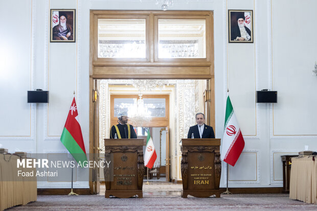 Iran-Oman Relations are Increasingly Expanding: Araghchi