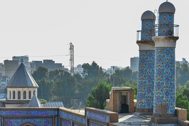 همسایگی جالب کلیسا و مسجد در شهر آبادان