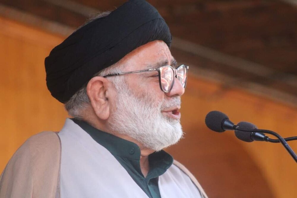Indian Shia Scholar Condemns Zionist media for Spreading rumors against Imam Khamenei
