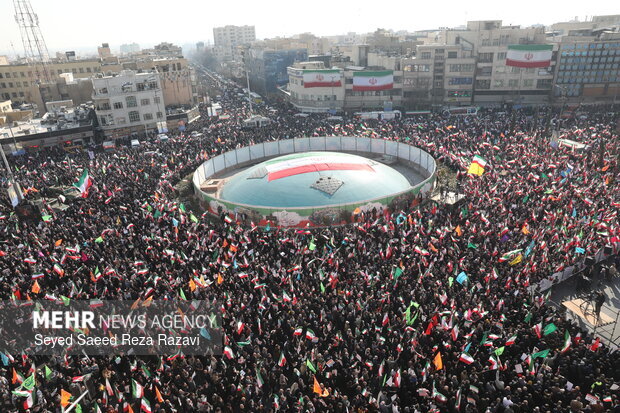 Massive Pro-Islamic Establishment March Held in Tehran