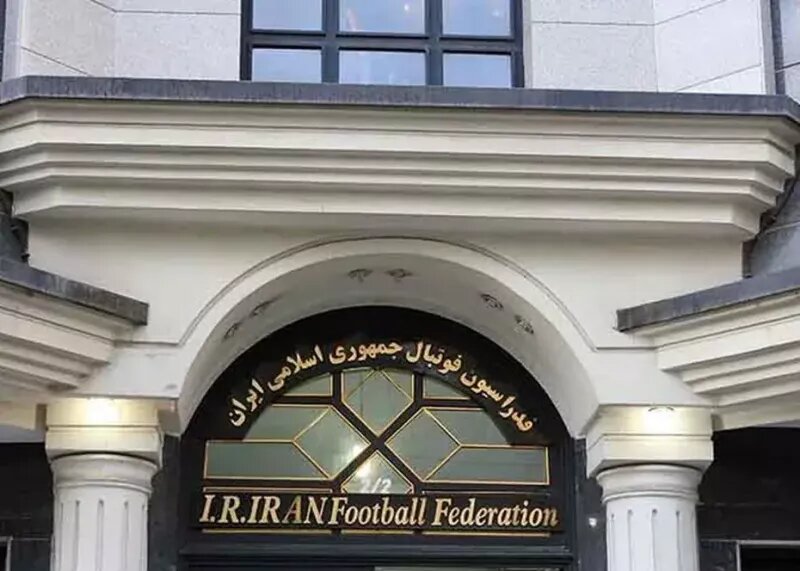 زلزله در لیگ برتر فوتبال ایران؛ استقلال و تراکتور بازی مساوی را بردند!