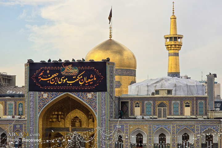 نصب کتیبه شهادت حضرت موسی‌بن‌جعفر (ع) در حرم مطهر رضوی