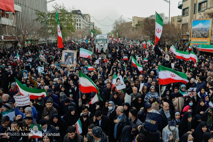 تشییع پیکر ۱۰۰ شهید مردمی و مدافعان امنیت در تهران