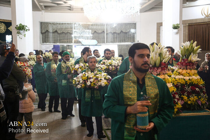 گل‌آرایی ضریح مطهر کریمه اهل‌بیت(س) به مناسبت عید سعید مبعث
