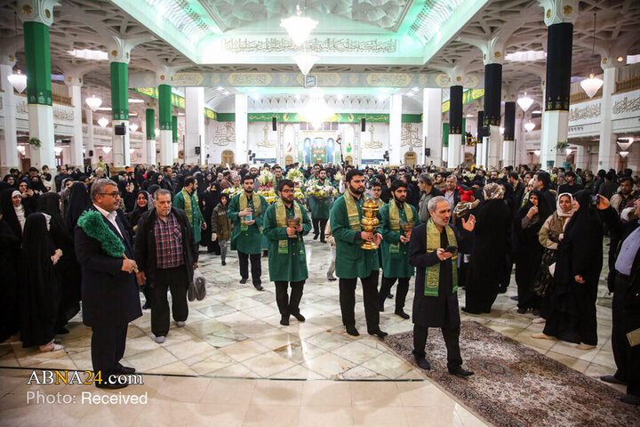 گل‌آرایی ضریح مطهر کریمه اهل‌بیت(س) به مناسبت عید سعید مبعث