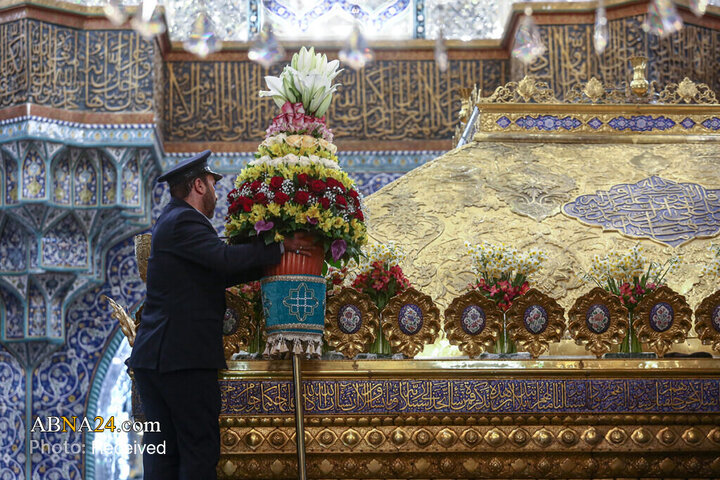 گل‌آرایی ضریح مطهر کریمه اهل‌بیت(س) به مناسبت عید سعید مبعث