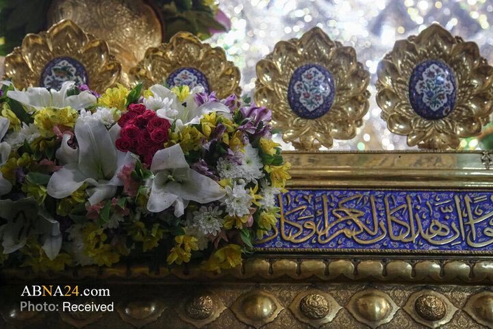 گل‌آرایی ضریح مطهر کریمه اهل‌بیت(س) به مناسبت عید سعید مبعث