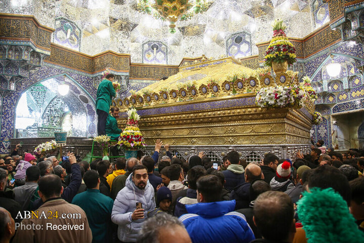 گل‌آرایی ضریح مطهر کریمه اهل‌بیت(س) به مناسبت عید سعید مبعث