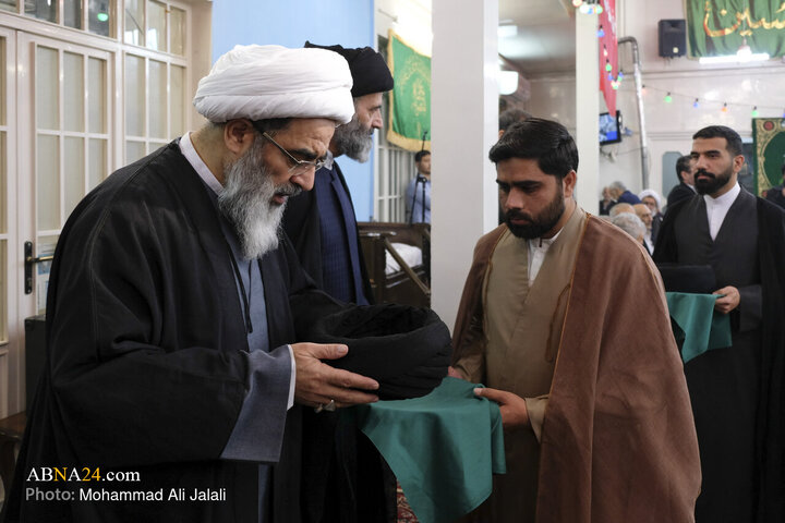 آیین عمامه‌گذاری طلاب به مناسبت عید مبعث