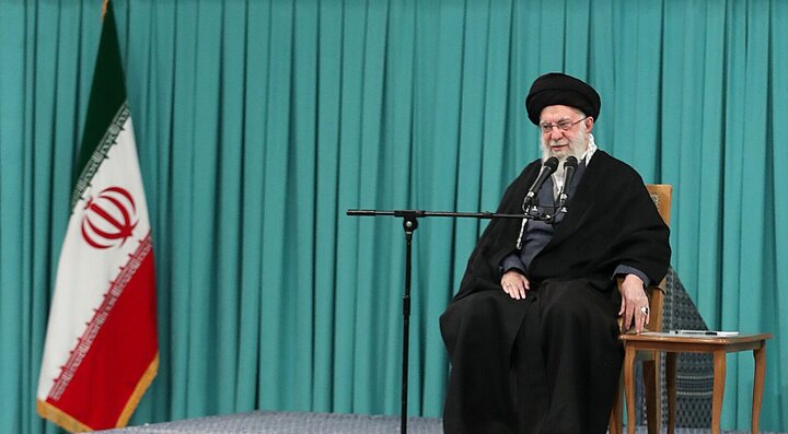 رهبر انقلاب: فتنه اخیر یک فتنه آمریکایی بود و هدف بلعیدن ایران است/ ملت ایران کمر فتنه را شکست؛ کمر فتنه‌گر را هم باید بشکنیم