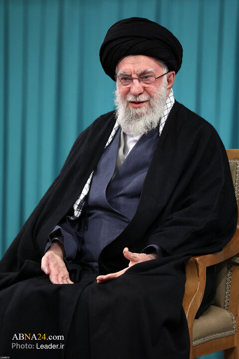 Photos: Imam Khamenei meets with thousands of people on Eid al-Mab'ath