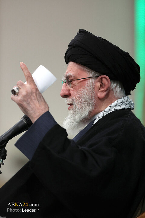 Photos: Imam Khamenei meets with thousands of people on Eid al-Mab'ath