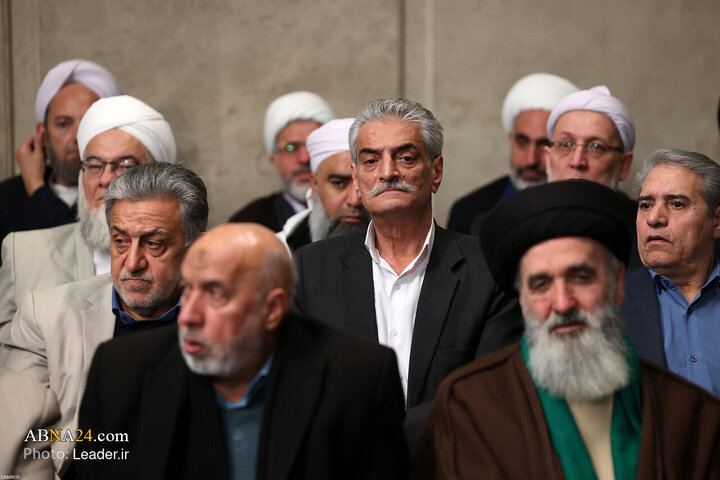 Photos: Imam Khamenei meets with thousands of people on Eid al-Mab'ath