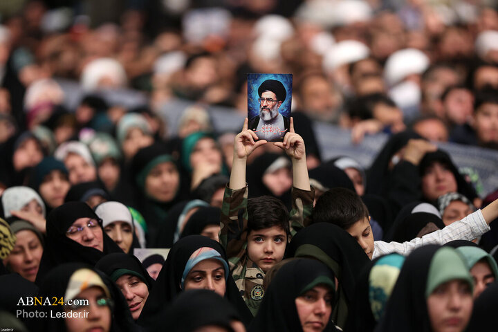 Photos: Imam Khamenei meets with thousands of people on Eid al-Mab'ath