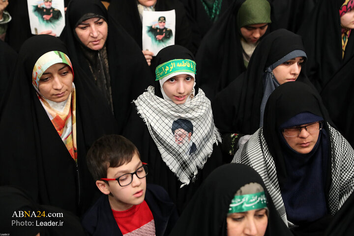 Photos: Imam Khamenei meets with thousands of people on Eid al-Mab'ath