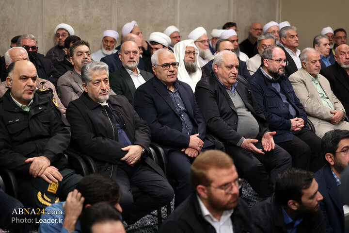 Photos: Imam Khamenei meets with thousands of people on Eid al-Mab'ath
